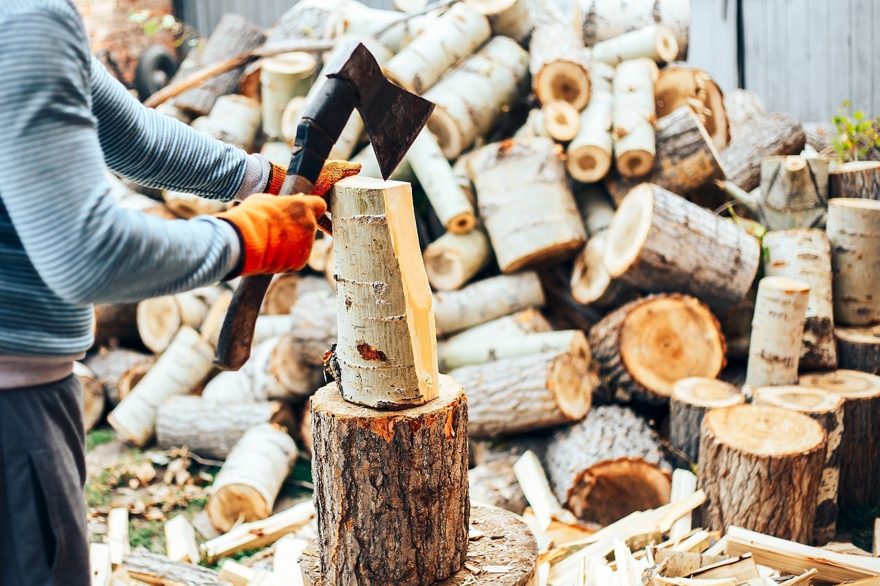 Fendre du bois de chauffage : faut-il le faire et pourquoi ? -  Proxi-TotalEnergies